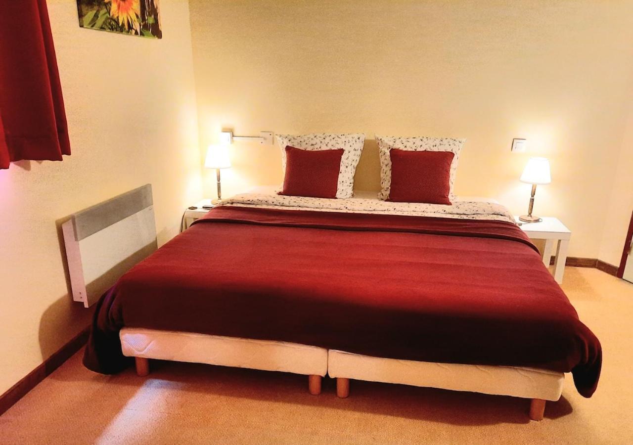 Bed and Breakfast Domaine Lou Castet Tuzaguet Exterior foto